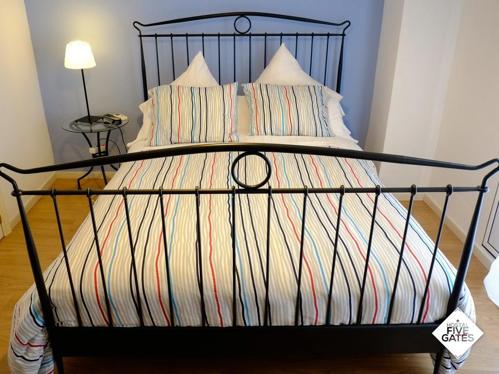 Hostal Five Gates Осуна Екстериор снимка