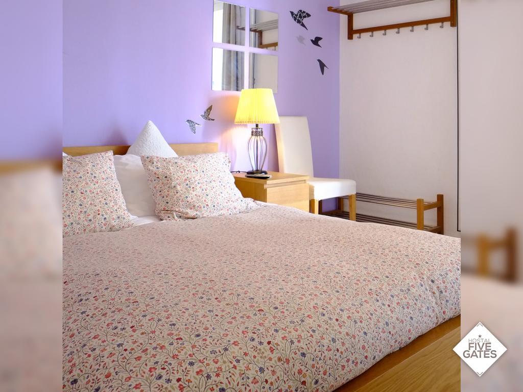 Hostal Five Gates Осуна Екстериор снимка