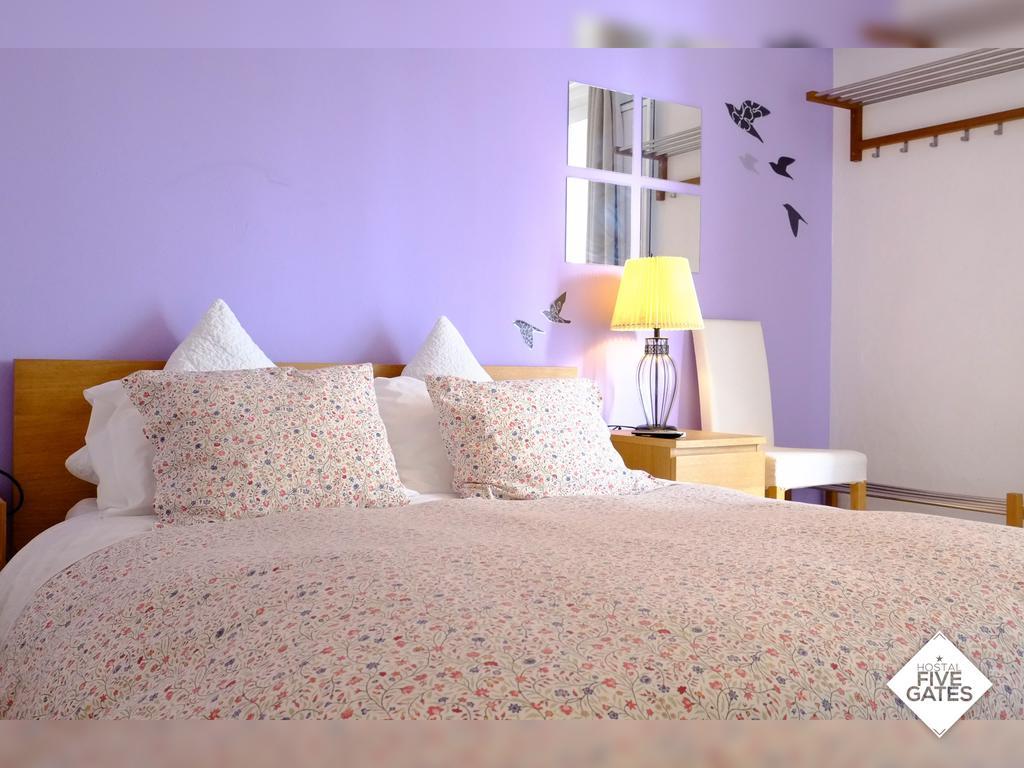 Hostal Five Gates Осуна Екстериор снимка