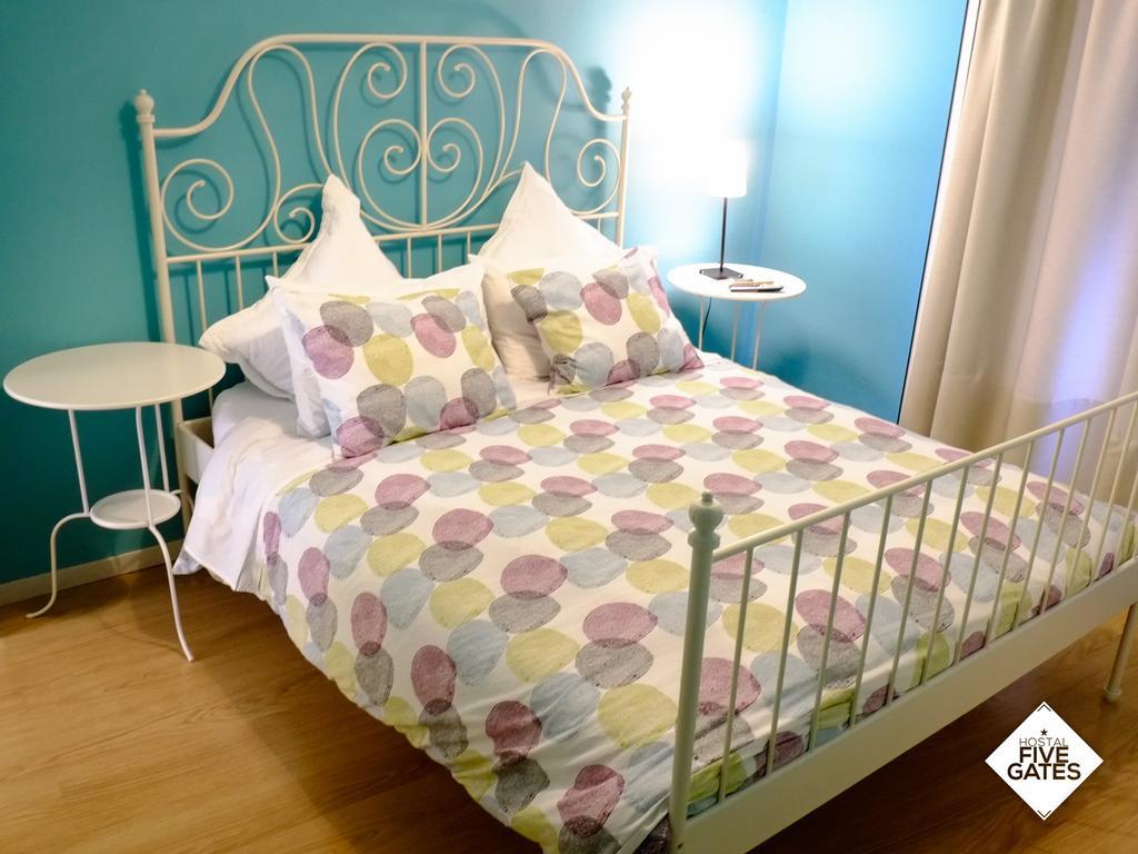 Hostal Five Gates Осуна Екстериор снимка