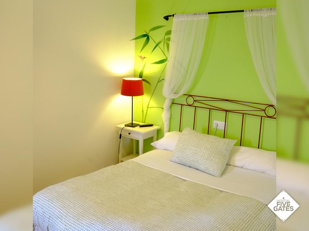Hostal Five Gates Осуна Екстериор снимка
