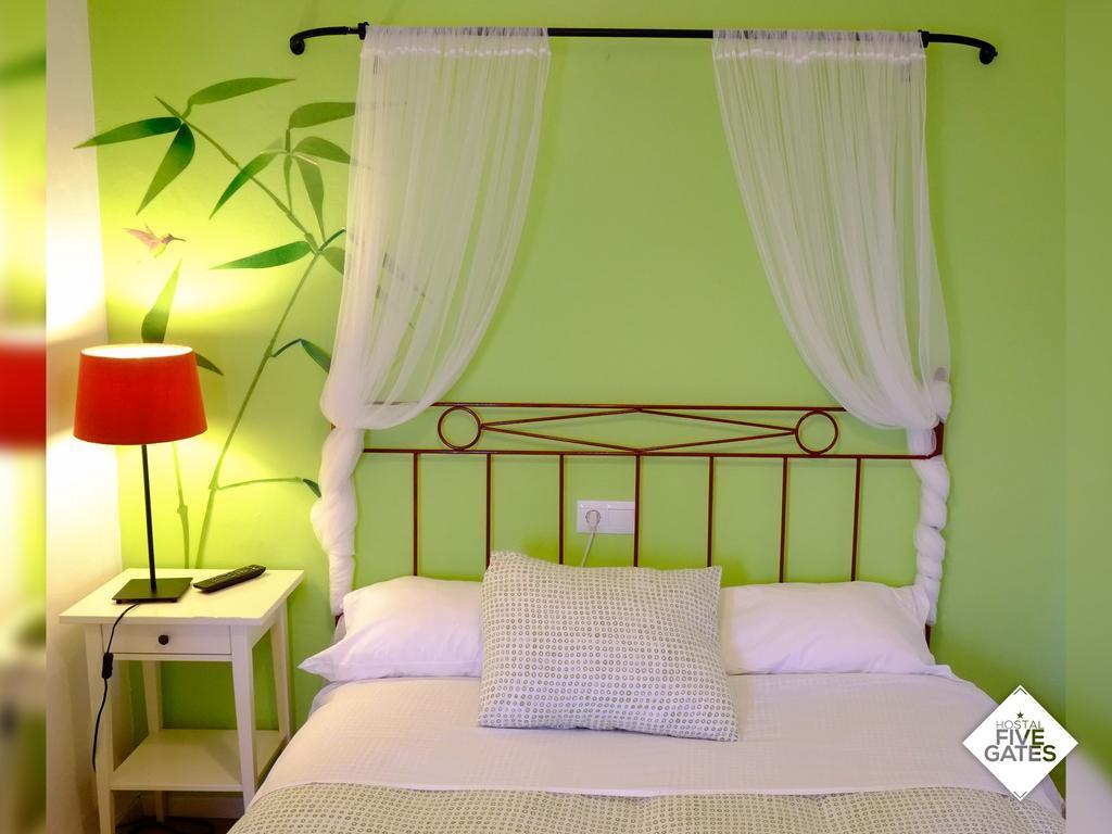 Hostal Five Gates Осуна Екстериор снимка