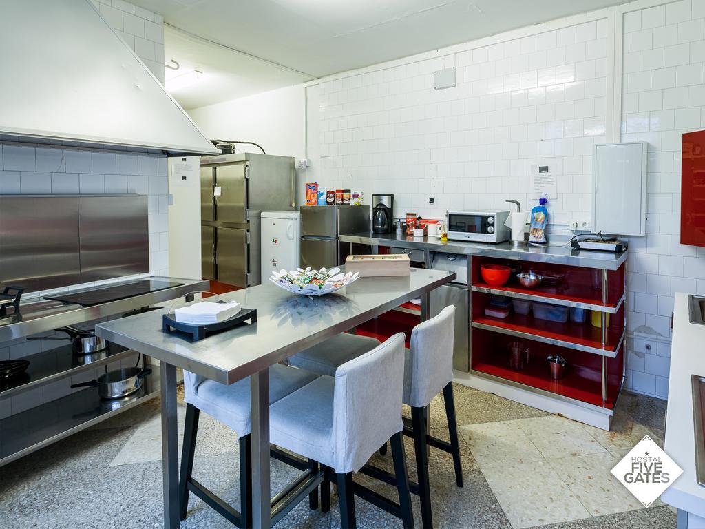 Hostal Five Gates Осуна Екстериор снимка