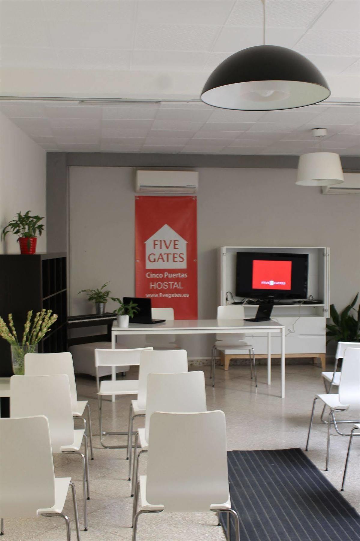 Hostal Five Gates Осуна Екстериор снимка